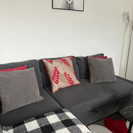 Stylish 2 Bedrooms, 2 Bathrooms With Workspace In Milton Keynes Exteriér fotografie