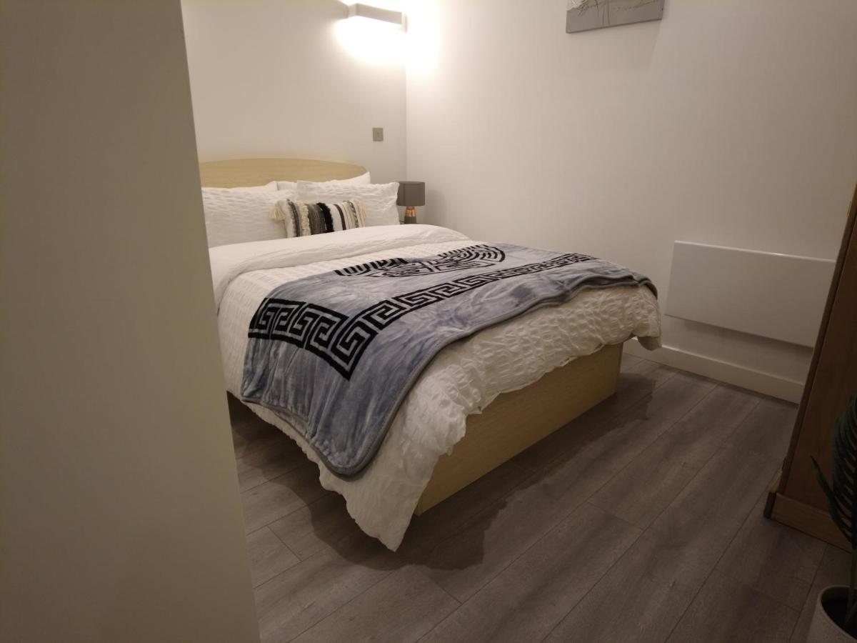 Stylish 2 Bedrooms, 2 Bathrooms With Workspace In Milton Keynes Exteriér fotografie
