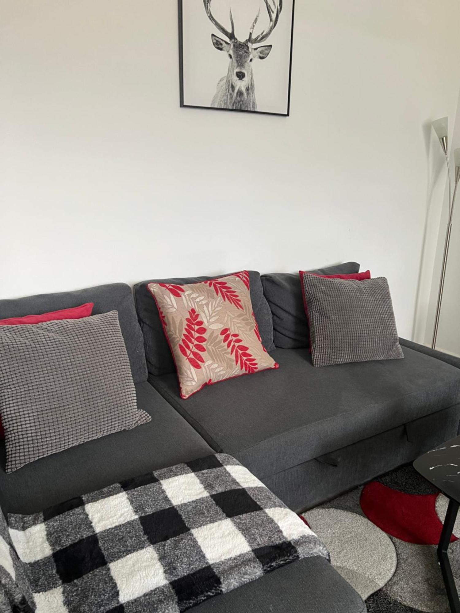 Stylish 2 Bedrooms, 2 Bathrooms With Workspace In Milton Keynes Exteriér fotografie