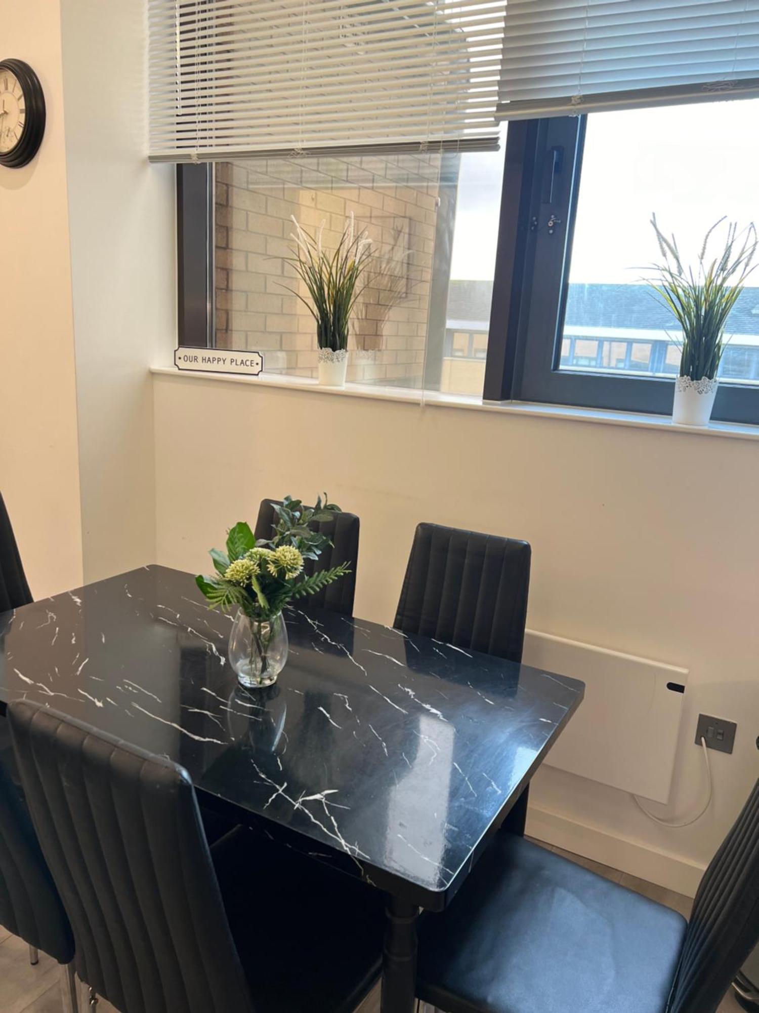 Stylish 2 Bedrooms, 2 Bathrooms With Workspace In Milton Keynes Exteriér fotografie